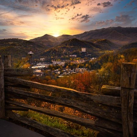 River Song, Near River, Hot Tub, Foosball, Wifi 1089 Free Tickets Each Paid Day, Dollywood And More Sevierville Exterior foto