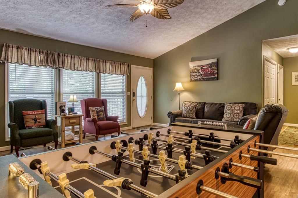 River Song, Near River, Hot Tub, Foosball, Wifi 1089 Free Tickets Each Paid Day, Dollywood And More Sevierville Exterior foto