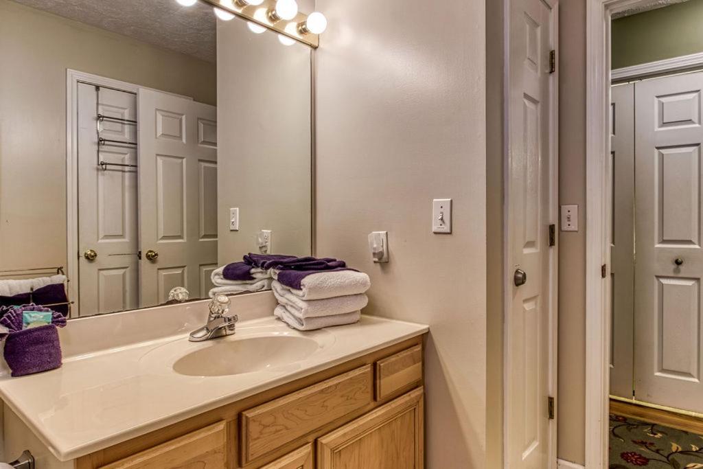 River Song, Near River, Hot Tub, Foosball, Wifi 1089 Free Tickets Each Paid Day, Dollywood And More Sevierville Exterior foto