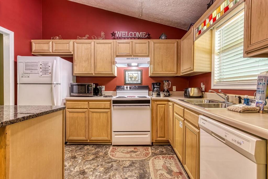 River Song, Near River, Hot Tub, Foosball, Wifi 1089 Free Tickets Each Paid Day, Dollywood And More Sevierville Exterior foto