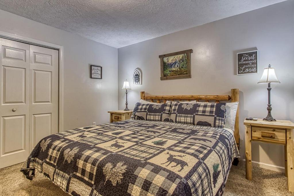 River Song, Near River, Hot Tub, Foosball, Wifi 1089 Free Tickets Each Paid Day, Dollywood And More Sevierville Exterior foto